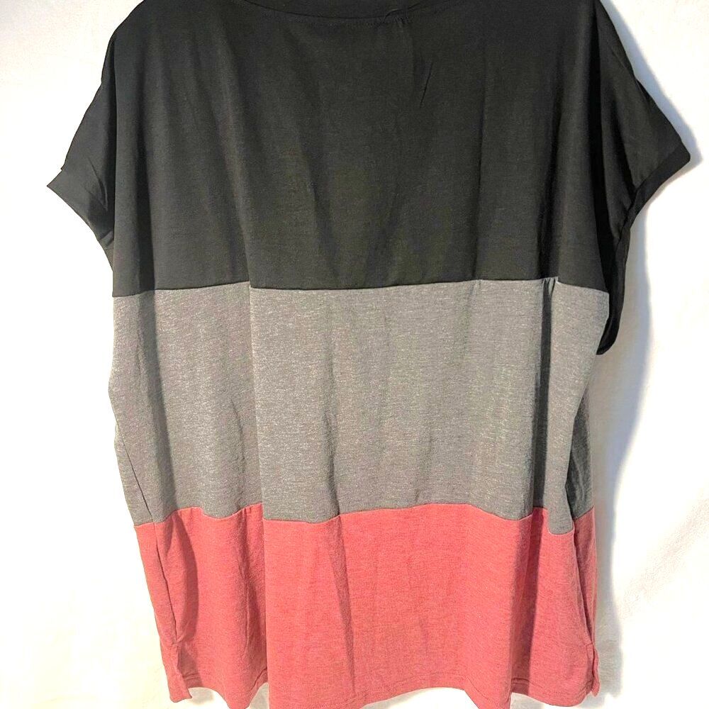 Bloomchic Womans Color Blocked T shirt - NWT - Size 18/20 - Picture 2 of 8